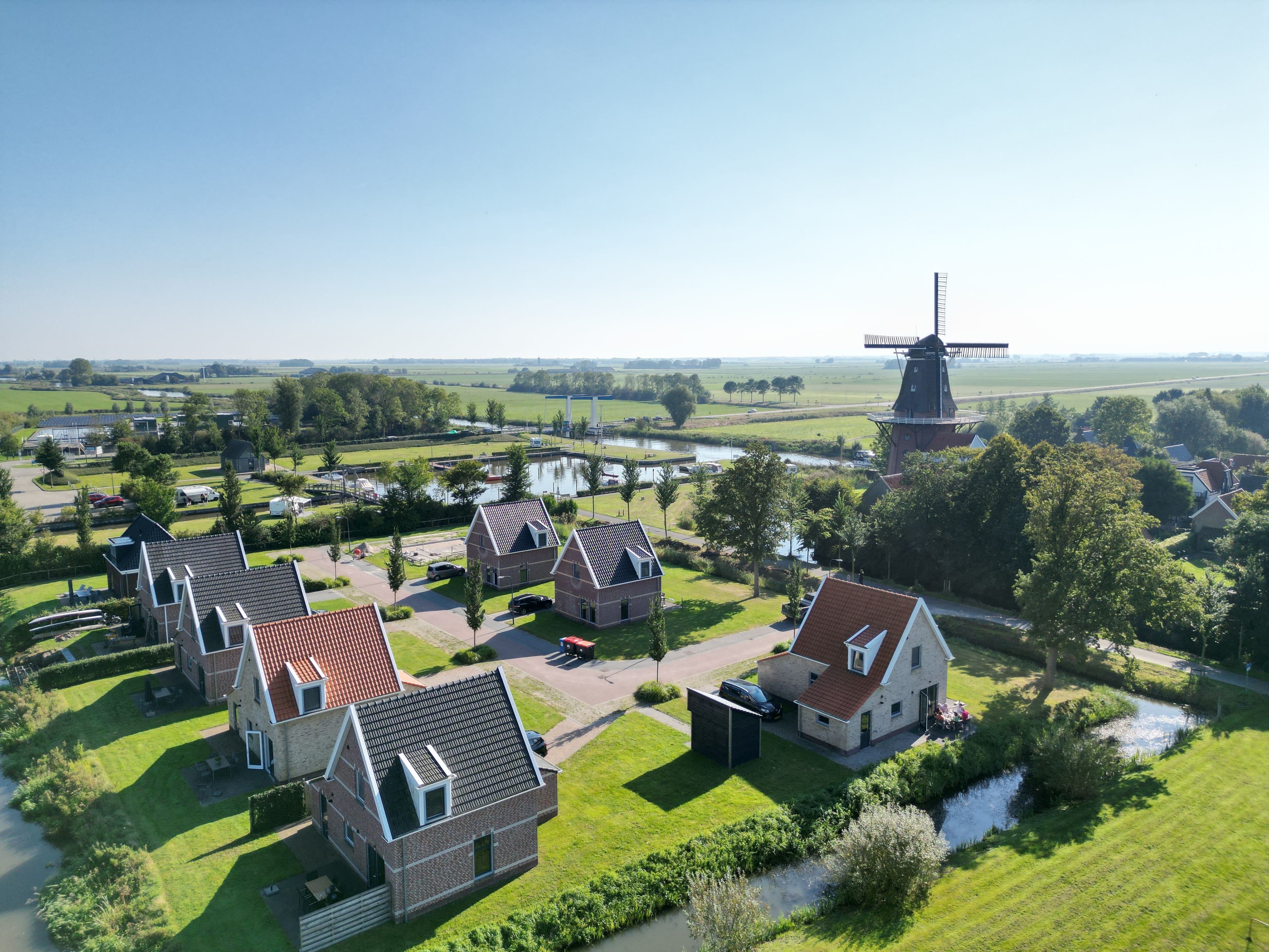 What makes a stay at Waterdorp Burdaard unique?